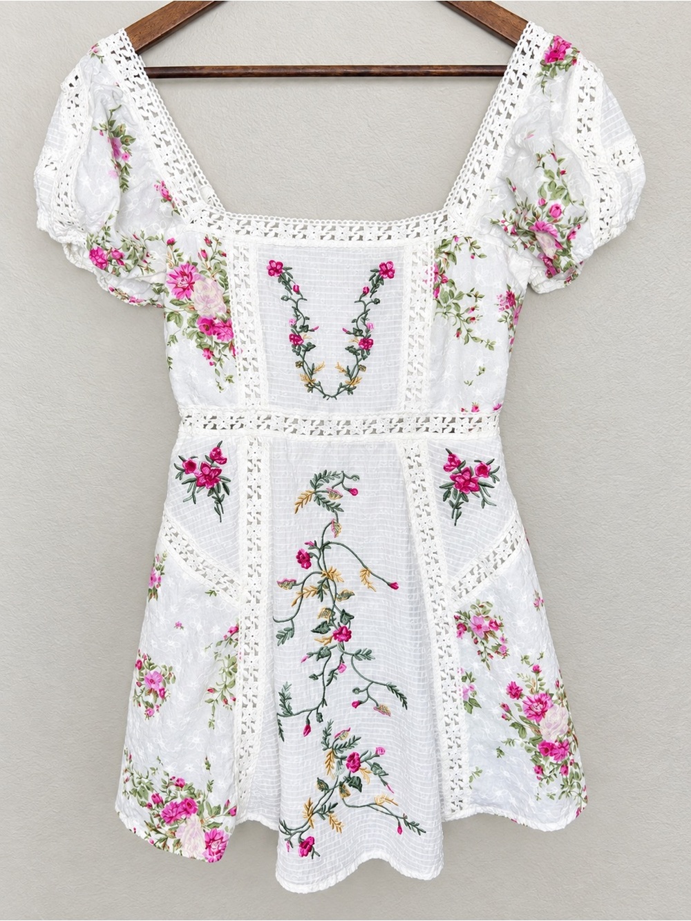 Altar’d State White Floral Square-Neck Dress with Puff Sleeves Medium